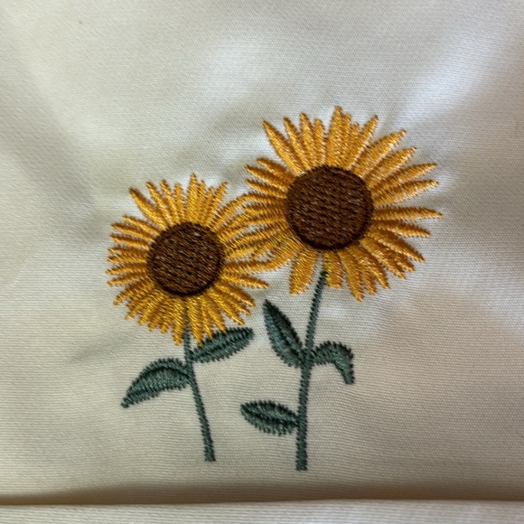 Romwe Embroidered Sunflower Summer Shorts w Pockets Women’s Size 8 10 Large - Picture 5 of 7